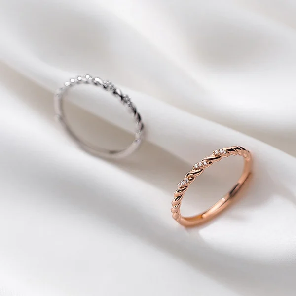 sg-11134201-824he-mptg7i1n8hzj8e Sterling Silver Simple Braid Ring