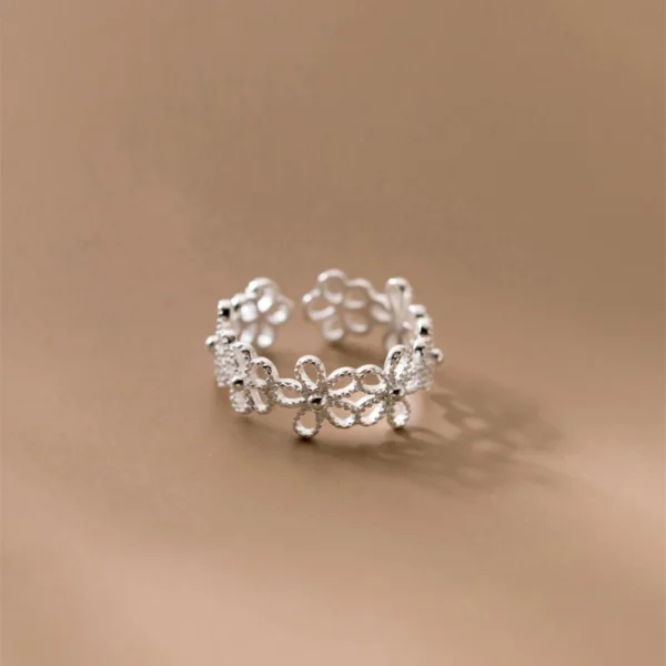 b777537417c4ee460afbd3c17496f143 Sterling Silver Cut Out Daisy Ring