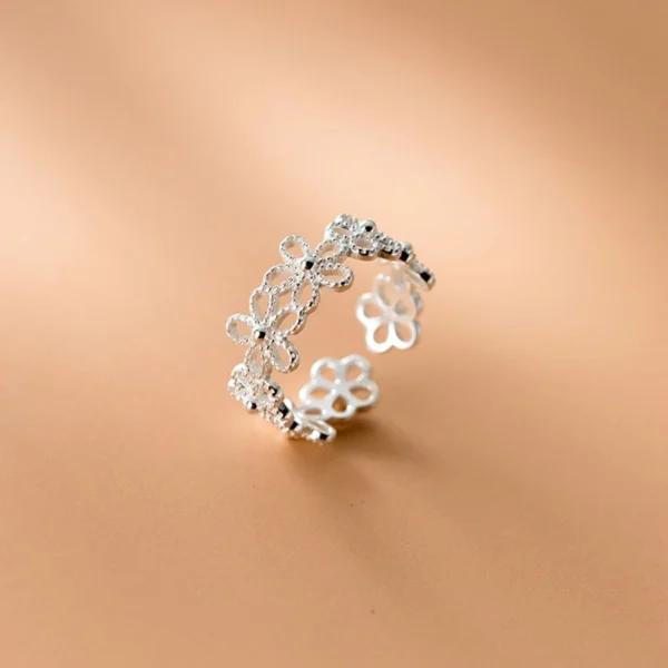 sg-11134201-22100-9iq0fbayubiv33 Sterling Silver Cut Out Daisy Ring