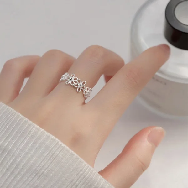 sg-11134201-22100-dmnoxnayubiv95 Sterling Silver Cut Out Daisy Ring